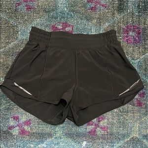 EUC Lululemon Hotty Hot High Rise 2.5in shorts, Size 6